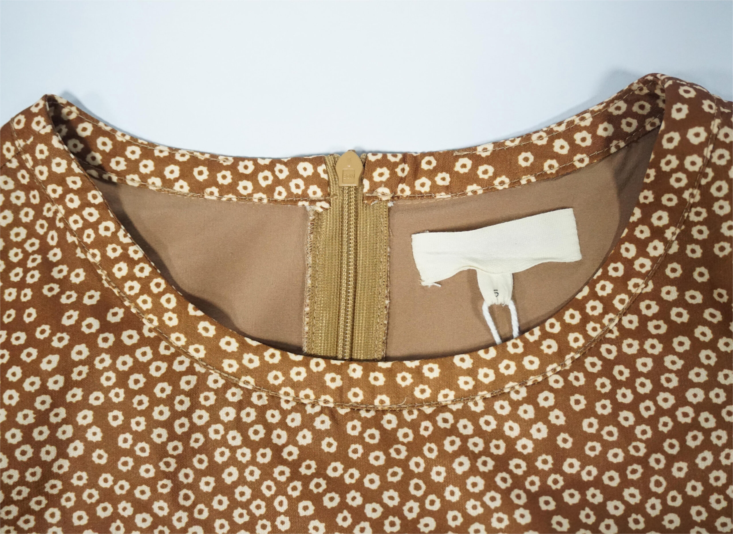 Brown Ditsy Floral Maternity Nursing Dress - Short Flutter Sleeve Ruffle Waist Knee-Length Dress - 图片 3