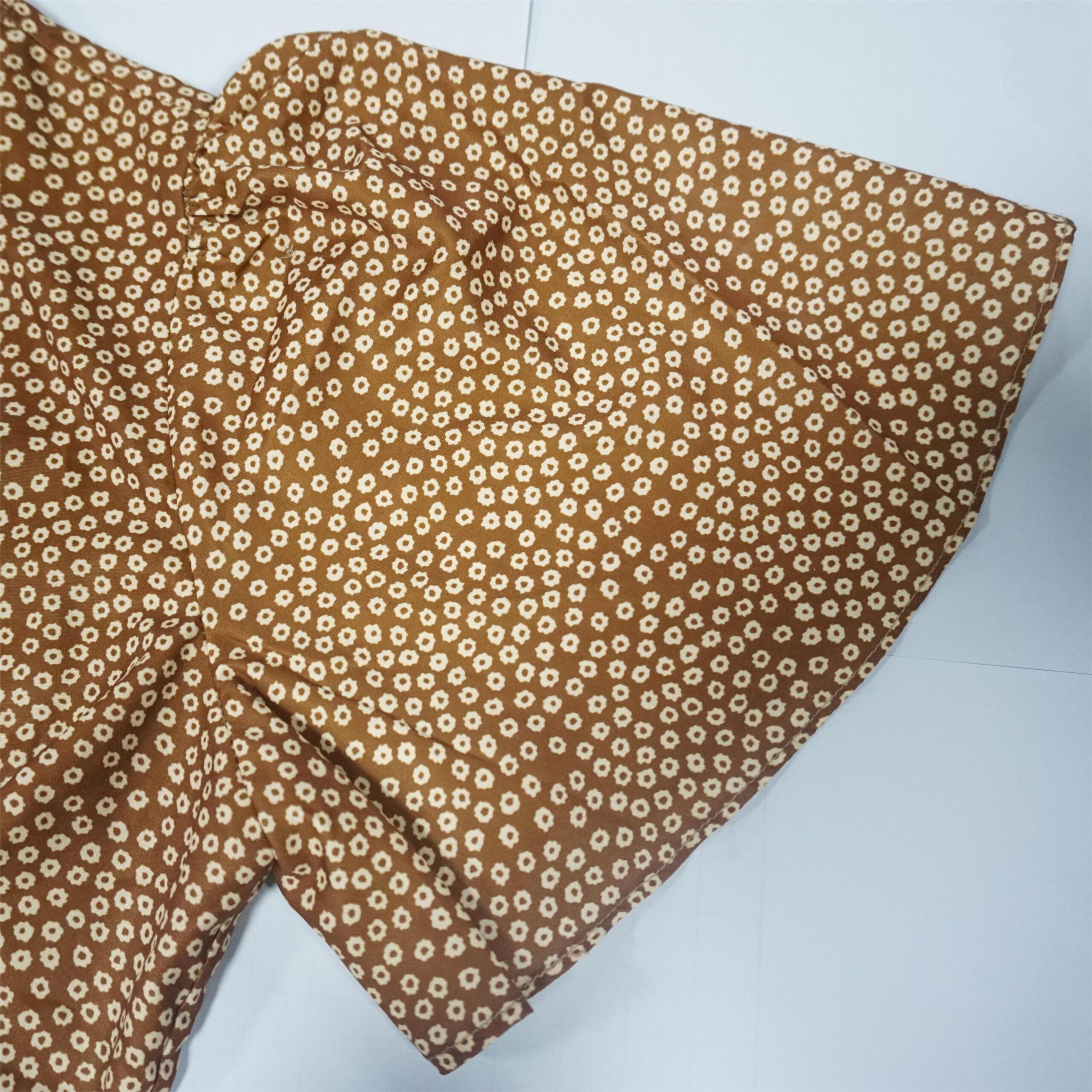 Brown Ditsy Floral Maternity Nursing Dress - Short Flutter Sleeve Ruffle Waist Knee-Length Dress - 图片 5